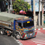 街を歩けばデコトラにサンキューハザードに軽自動車！　タイにどんどん上陸する日本の自動車文化に驚き!!
