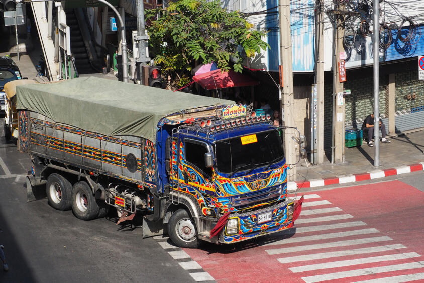 街を歩けばデコトラにサンキューハザードに軽自動車！　タイにどんどん上陸する日本の自動車文化に驚き!!