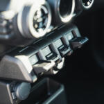 【画像】カスタムはしたいけど安心もほしい……だったら純正！　もっとジムニーが楽しくなる純正スタイル「クラギー」が登場したので歴史館と合わせて見に行ってきた 〜 画像20