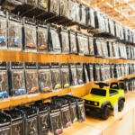 【画像】カスタムはしたいけど安心もほしい……だったら純正！　もっとジムニーが楽しくなる純正スタイル「クラギー」が登場したので歴史館と合わせて見に行ってきた 〜 画像44