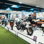 【画像】カスタムはしたいけど安心もほしい……だったら純正！　もっとジムニーが楽しくなる純正スタイル「クラギー」が登場したので歴史館と合わせて見に行ってきた 〜 画像93