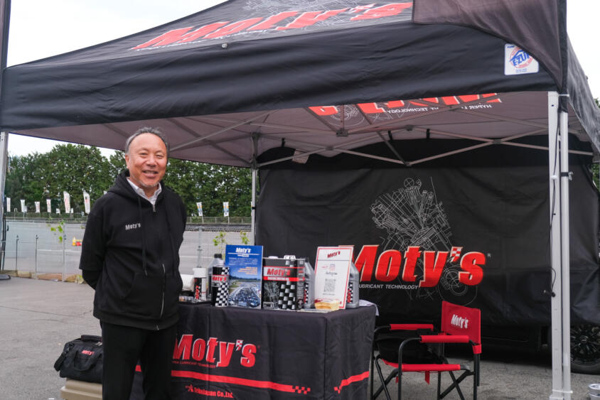 学生たちにモノづくりの素晴らしさを広めたい！　スペシャルオイルメーカー「モティーズ」がフォーミュラジムカーナに出展する想いとは