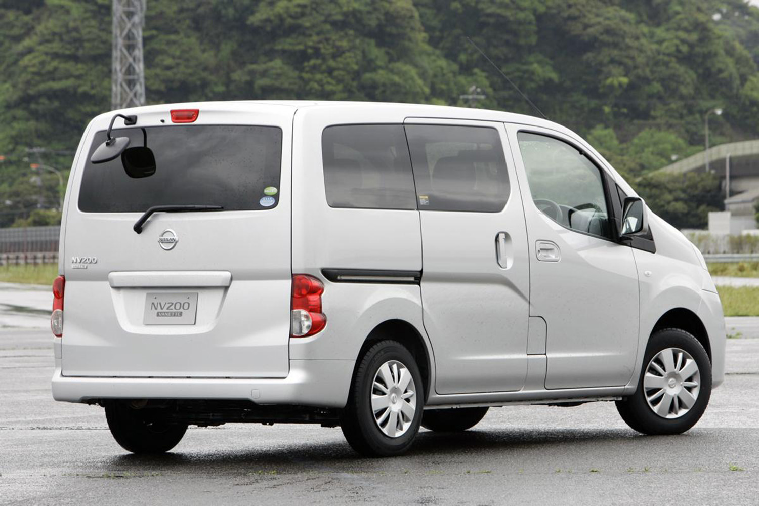 日産NV200バネットのリヤスタイリング