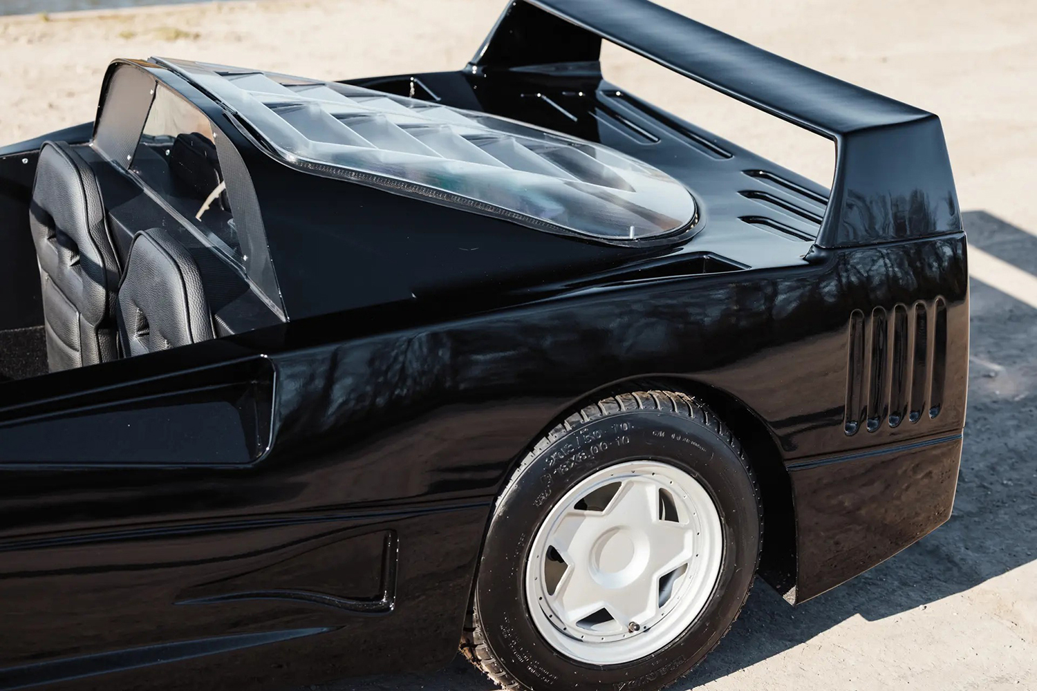 フェラーリF40を精巧に再現したキッズカー「F-Racer Junior」 〜 画像20