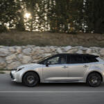 【画像】２リッターハイブリッドにGRスポーツだと？　サイズもデカいし日本とは違う欧州仕様のカローラがうらやましいぞ！ 〜 画像6