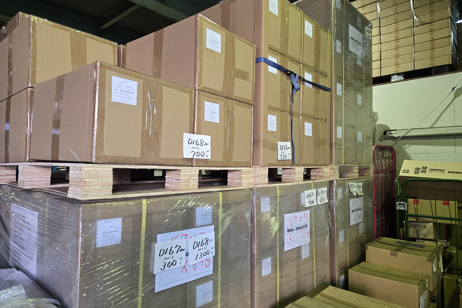 積み上げられたパレット 〜 画像8