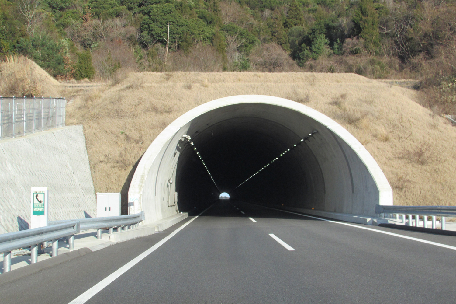 丸いトンネルと四角いトンネルがあるのはなぜか
