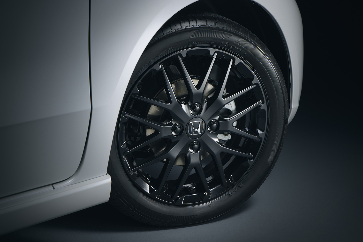 N-BOX CUSTOM BLACK STYLEのホイールまわり 〜 画像12