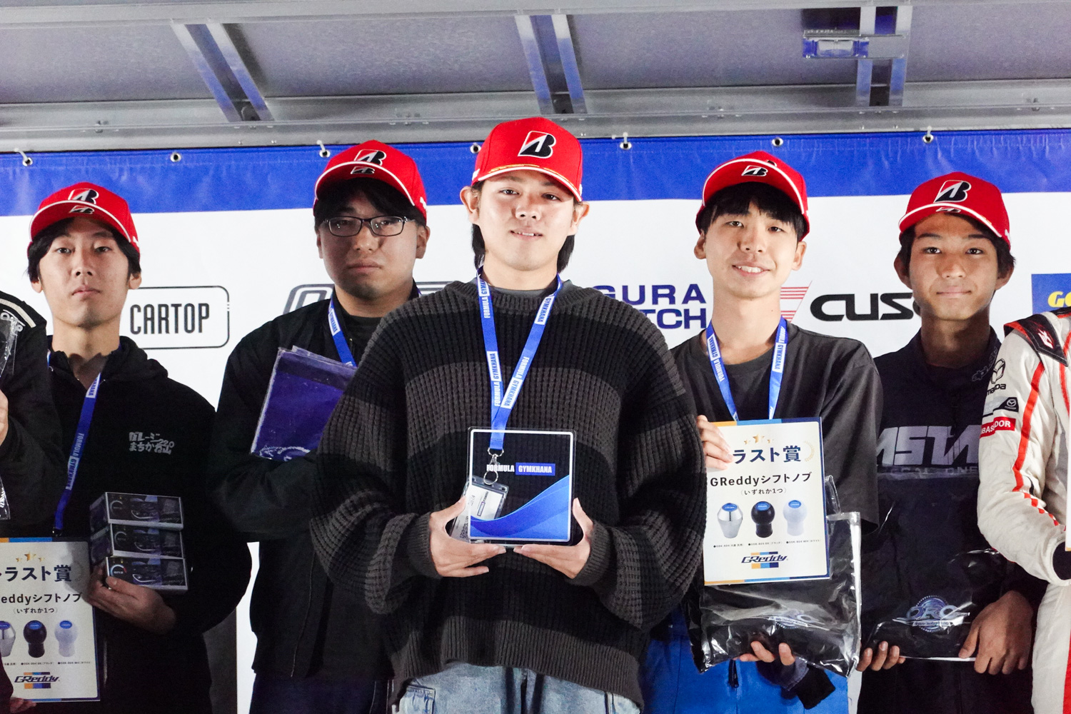 表彰台に上がった駒澤大学自動車部