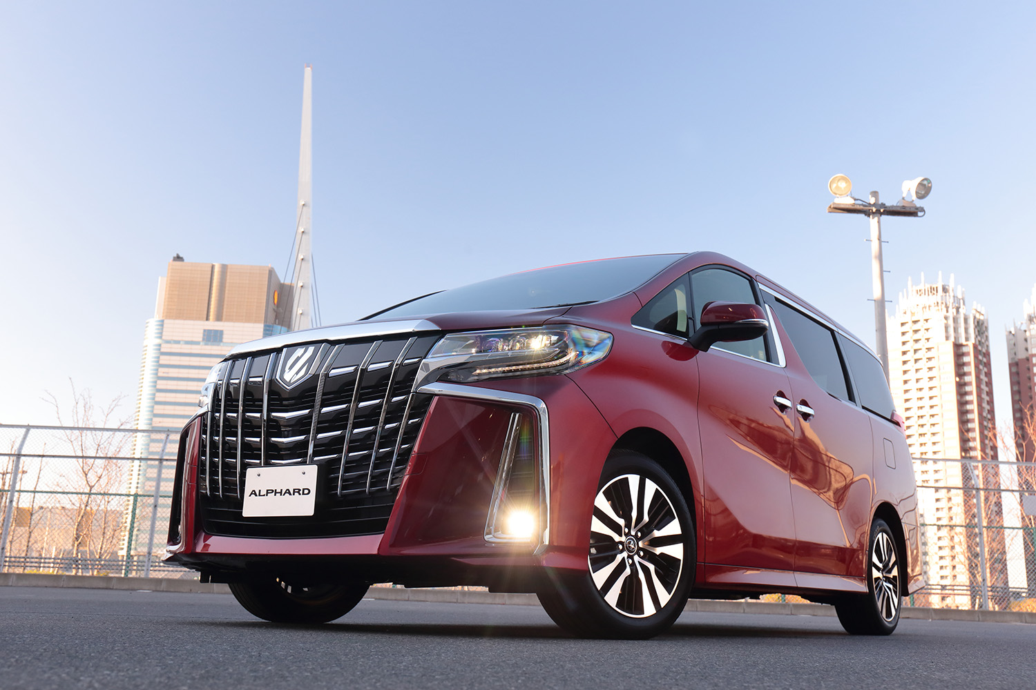 先代トヨタ・アルファードのマイナーチェンジモデル 〜 画像4