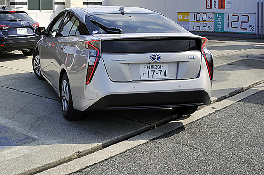 気がついてた？　ガソリンスタンドの周囲に必ずある「お堀」の正体とは