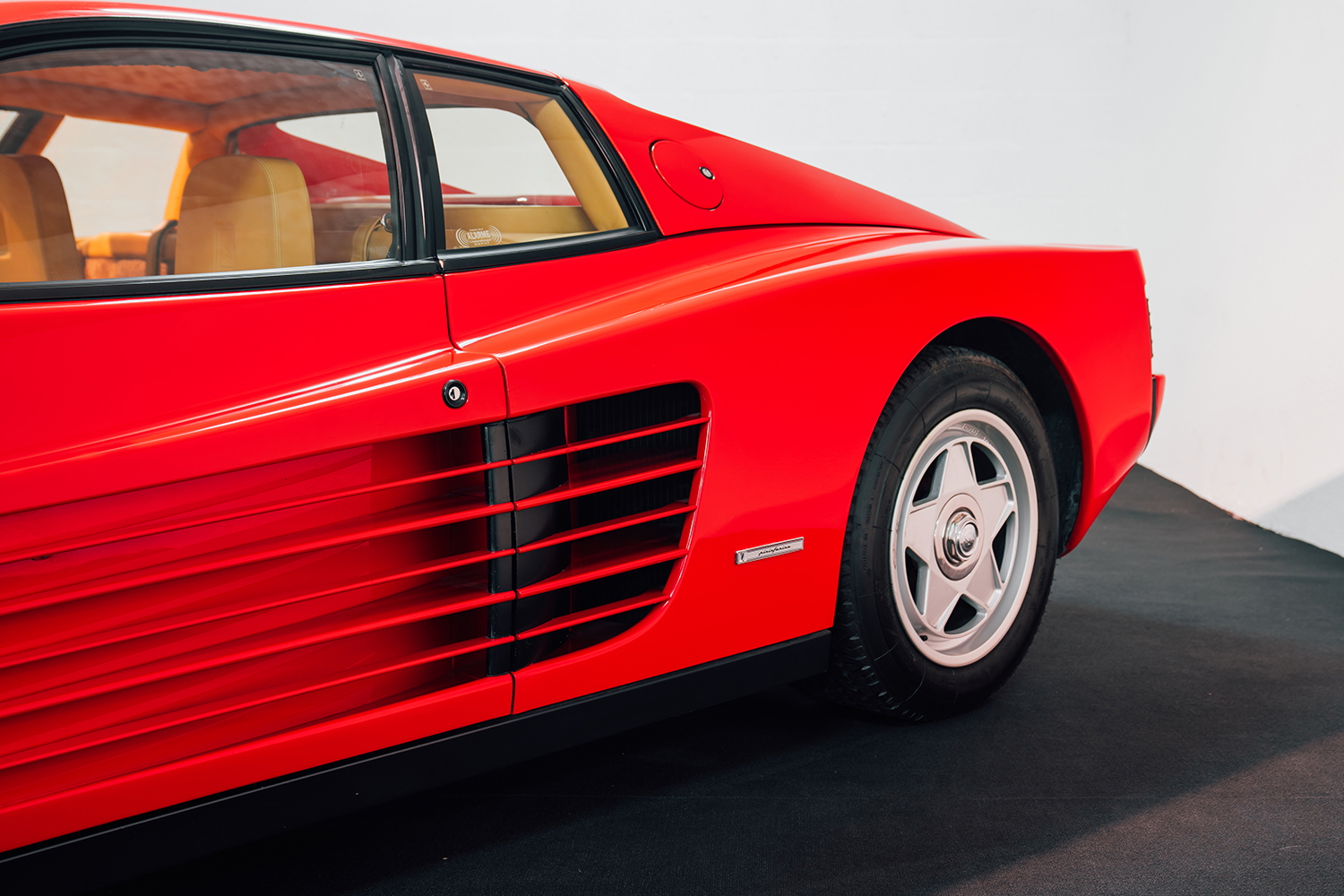 フェラーリ・テスタロッサのリヤフェンダーまわり