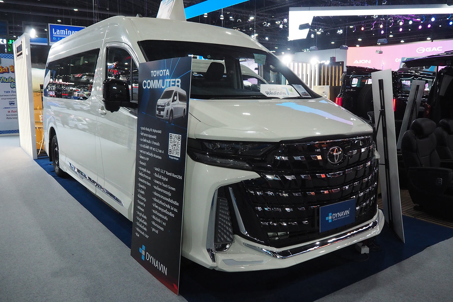 現行アルファードフェイスのコミューター