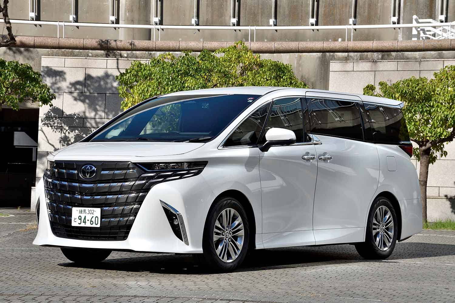 トヨタ・アルファードのフロントスタイリング