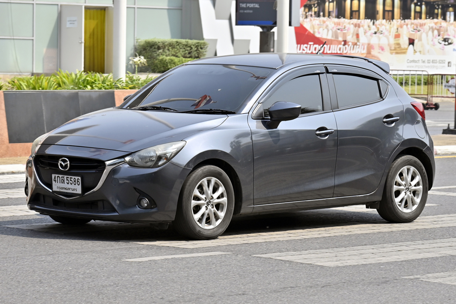 東南アジアでは濃い色のウインドウフィルムが当然の装備となっている 〜 画像1