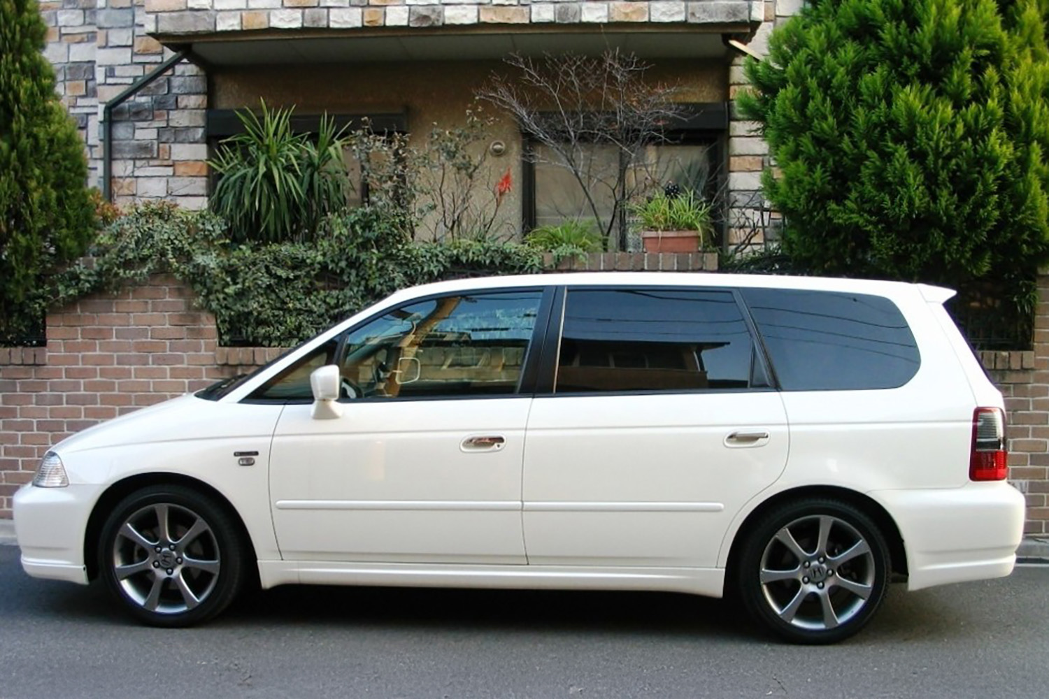 2代目ホンダ・オデッセイ V6アブソルートのサイドスタイリング 〜 画像2