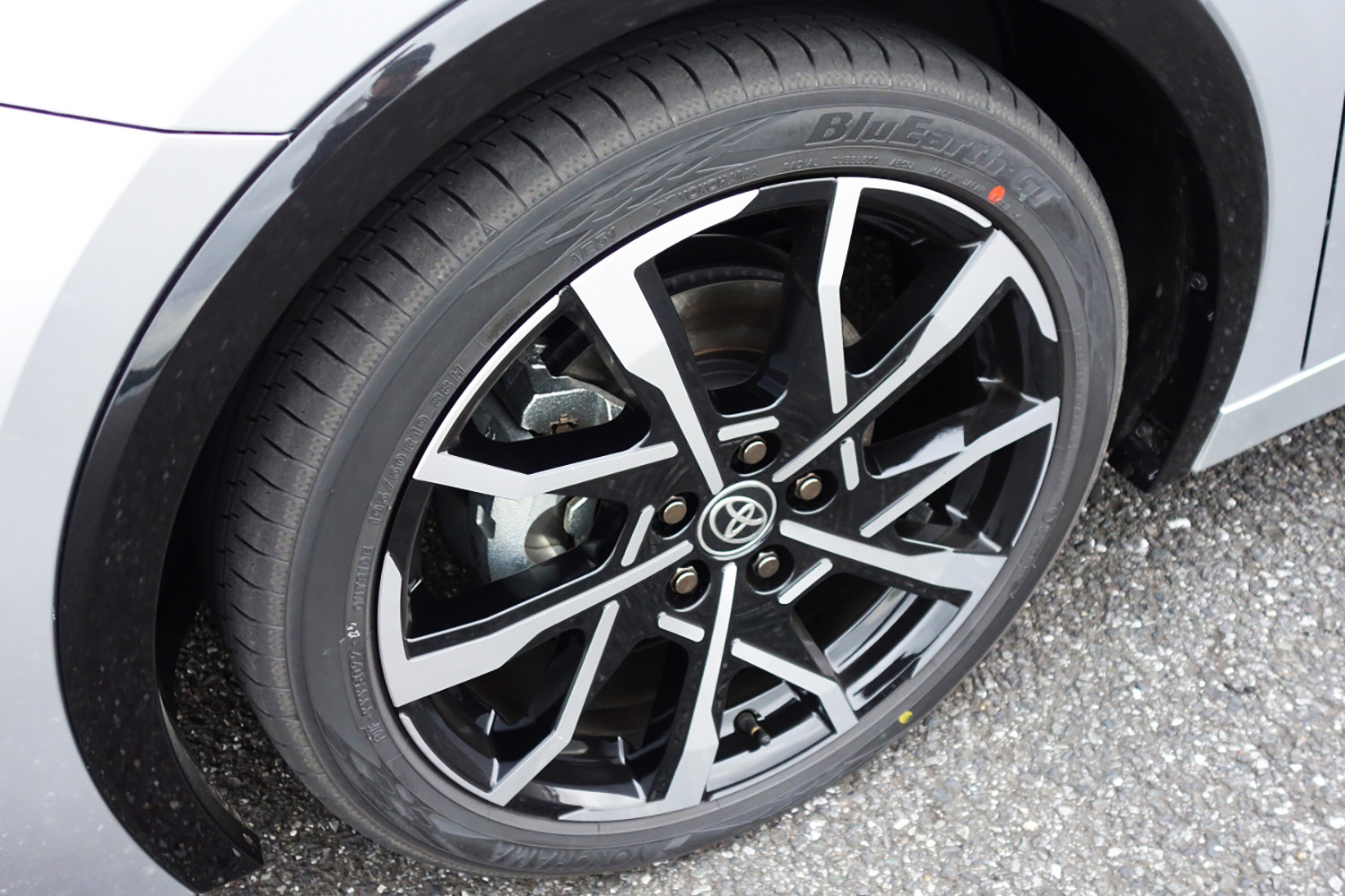 現行トヨタ・プリウスの足まわり 〜 画像10