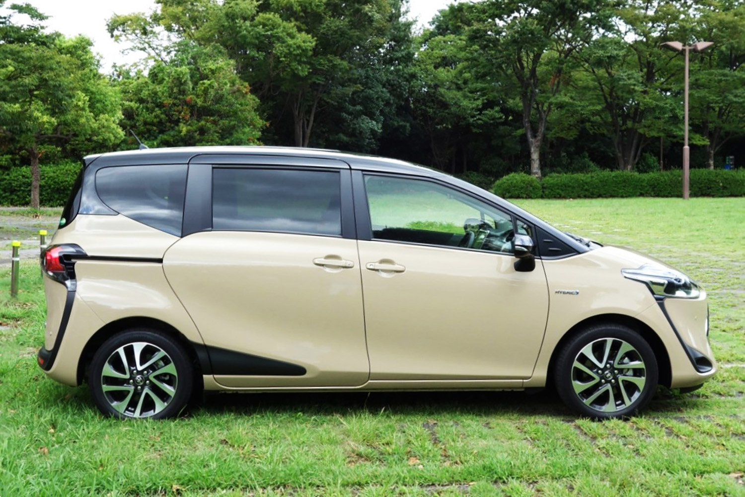 先代トヨタ・シエンタのサイドスタイリング 〜 画像11