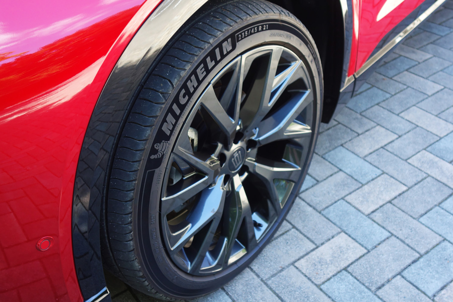 インチアップした見た目の裏で起きる「乗り心地と性能」の変化とは 〜 画像12