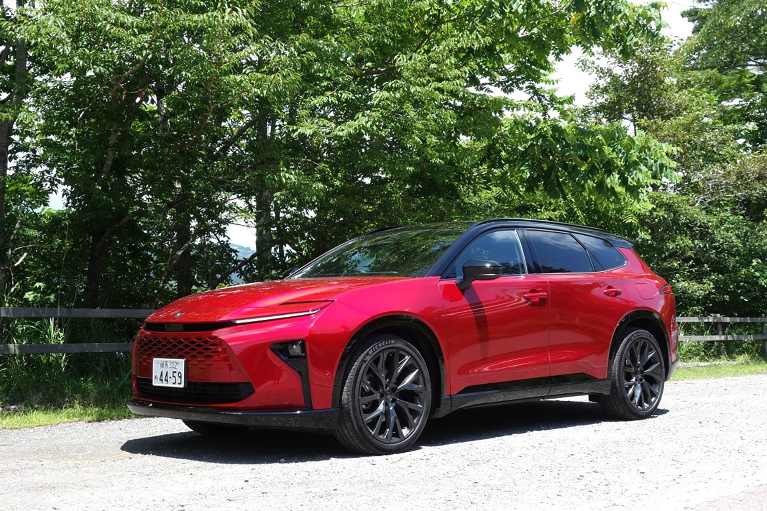 現行クラウン・エステートのフロントスタイリング