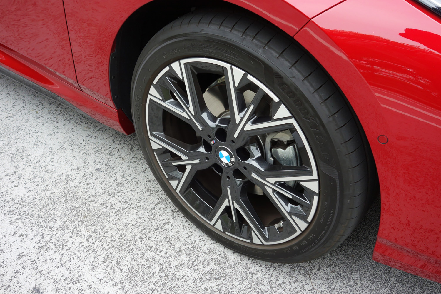 インチアップした見た目の裏で起きる「乗り心地と性能」の変化とは