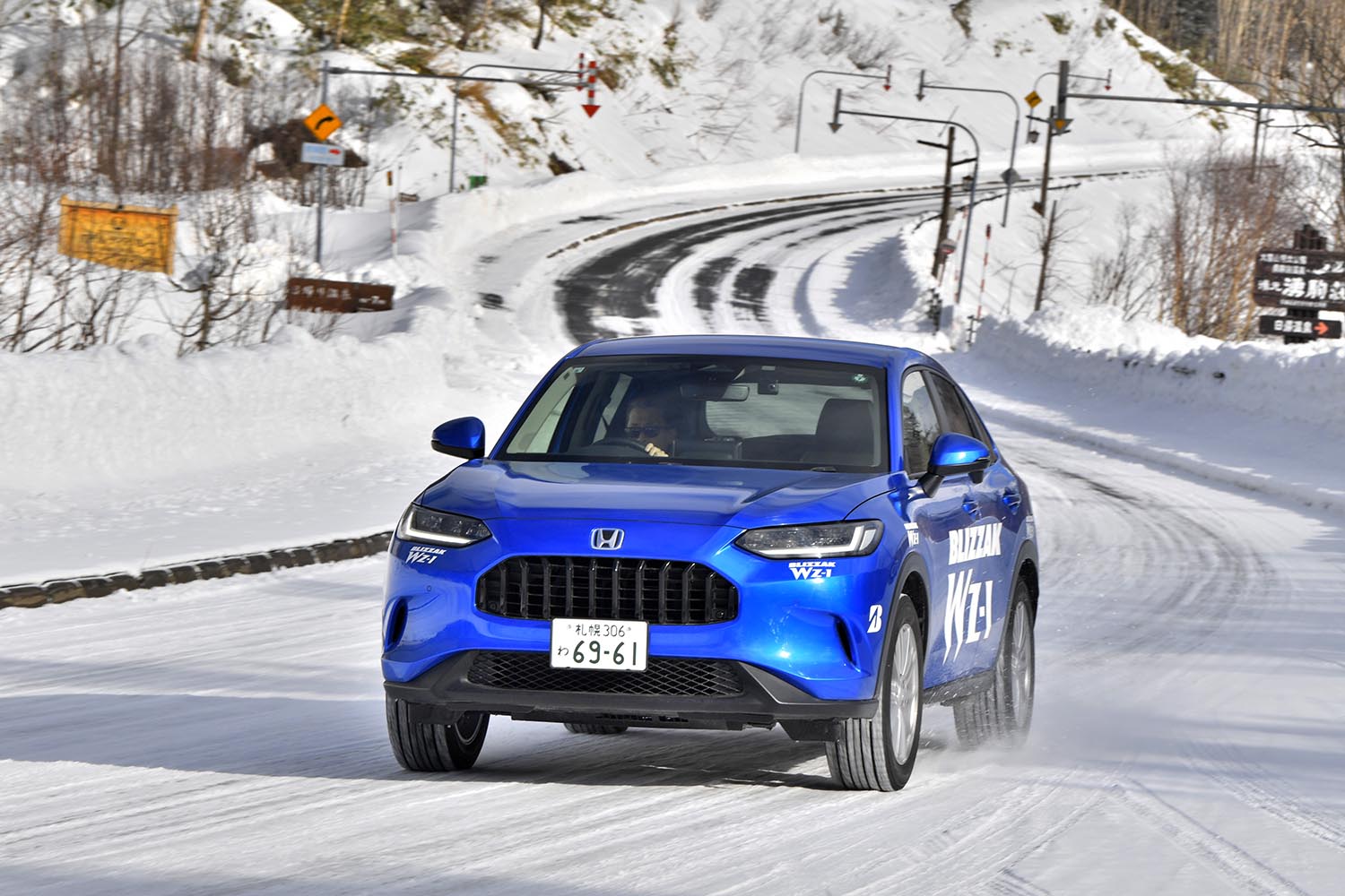 下り坂を走行するホンダZR-V 〜 画像16