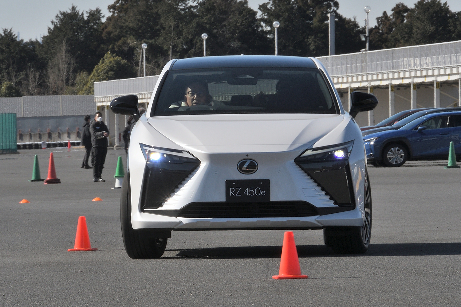 ステアバイワイヤを搭載した試作車