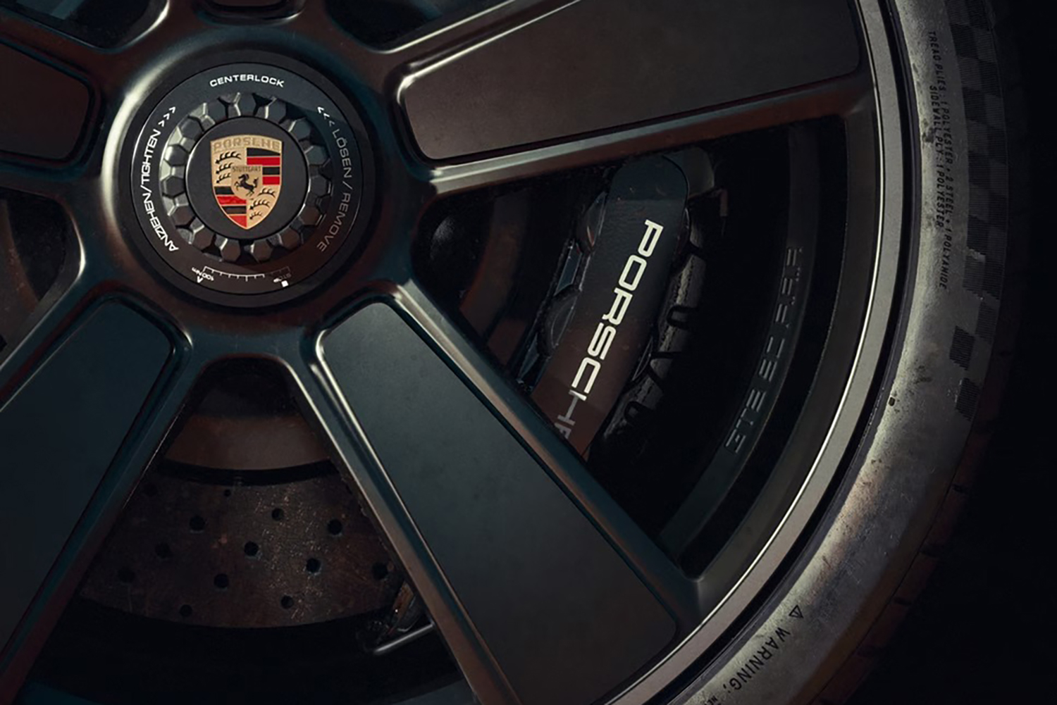 ポルシェ911GT3 90 F.A.ポルシェのホイールまわり