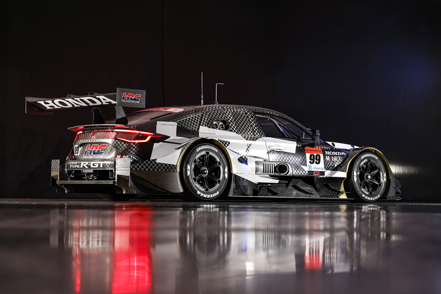 「売ってないクルマ」に「向いてないクルマ」とホンダのスーパーGTは「ベース車」で苦労の連続！　 〜 画像2