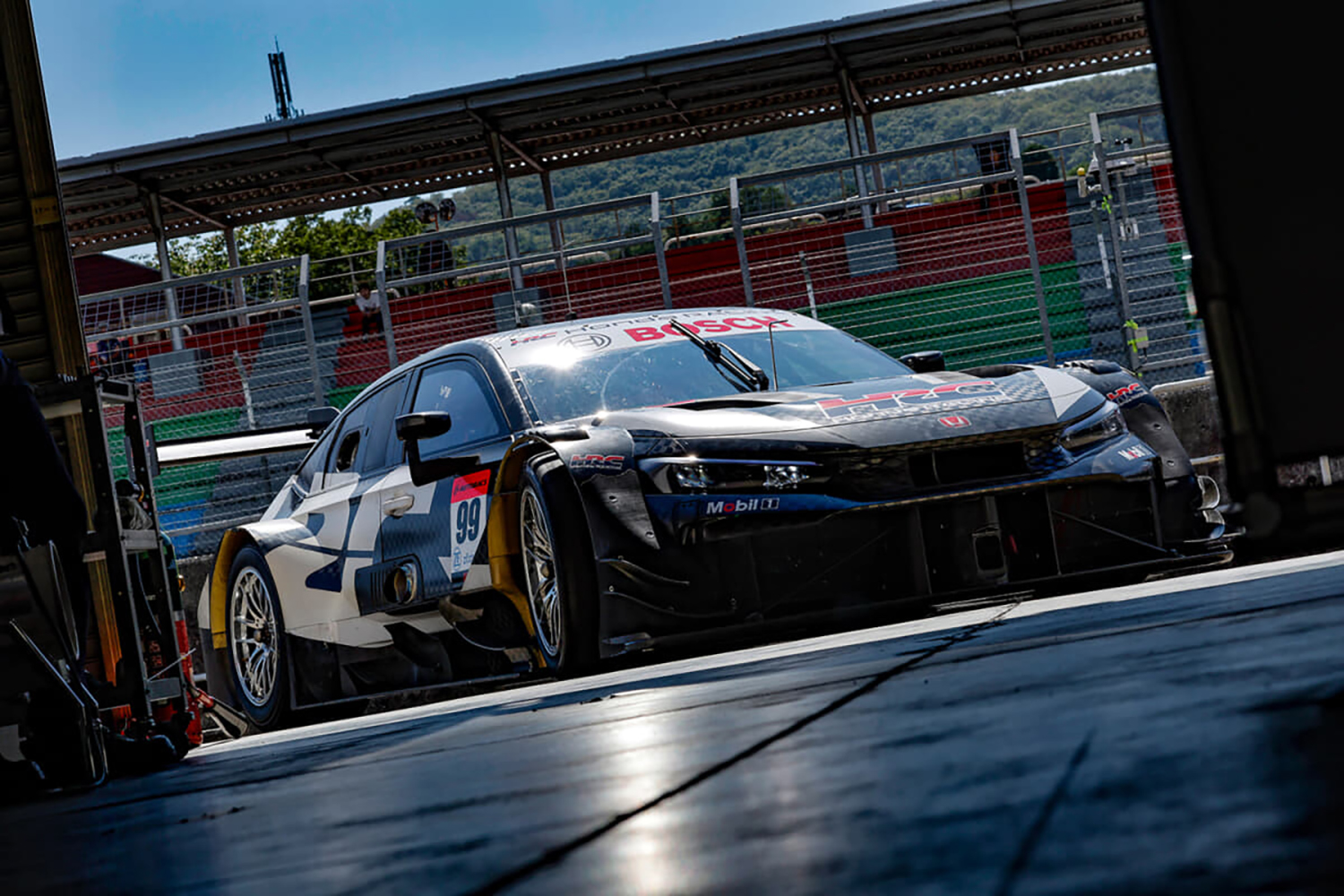 「売ってないクルマ」に「向いてないクルマ」とホンダのスーパーGTは「ベース車」で苦労の連続！　 〜 画像8