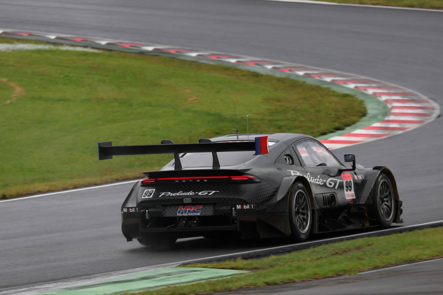 「売ってないクルマ」に「向いてないクルマ」とホンダのスーパーGTは「ベース車」で苦労の連続！　 〜 画像17