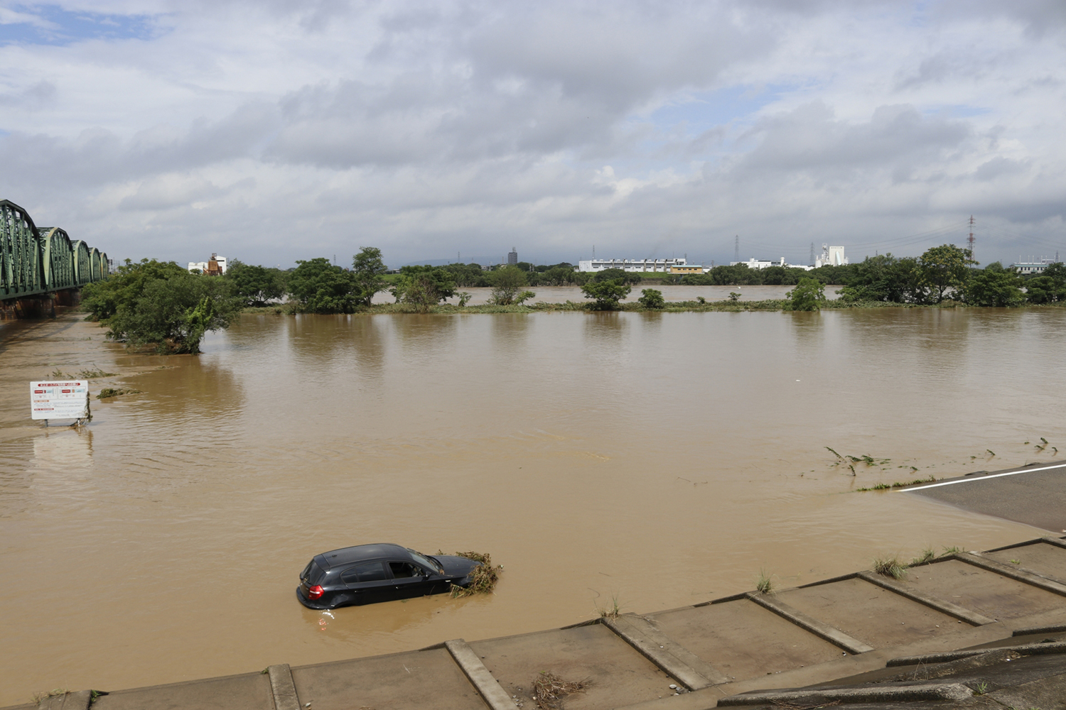 水没した車両のイメージ