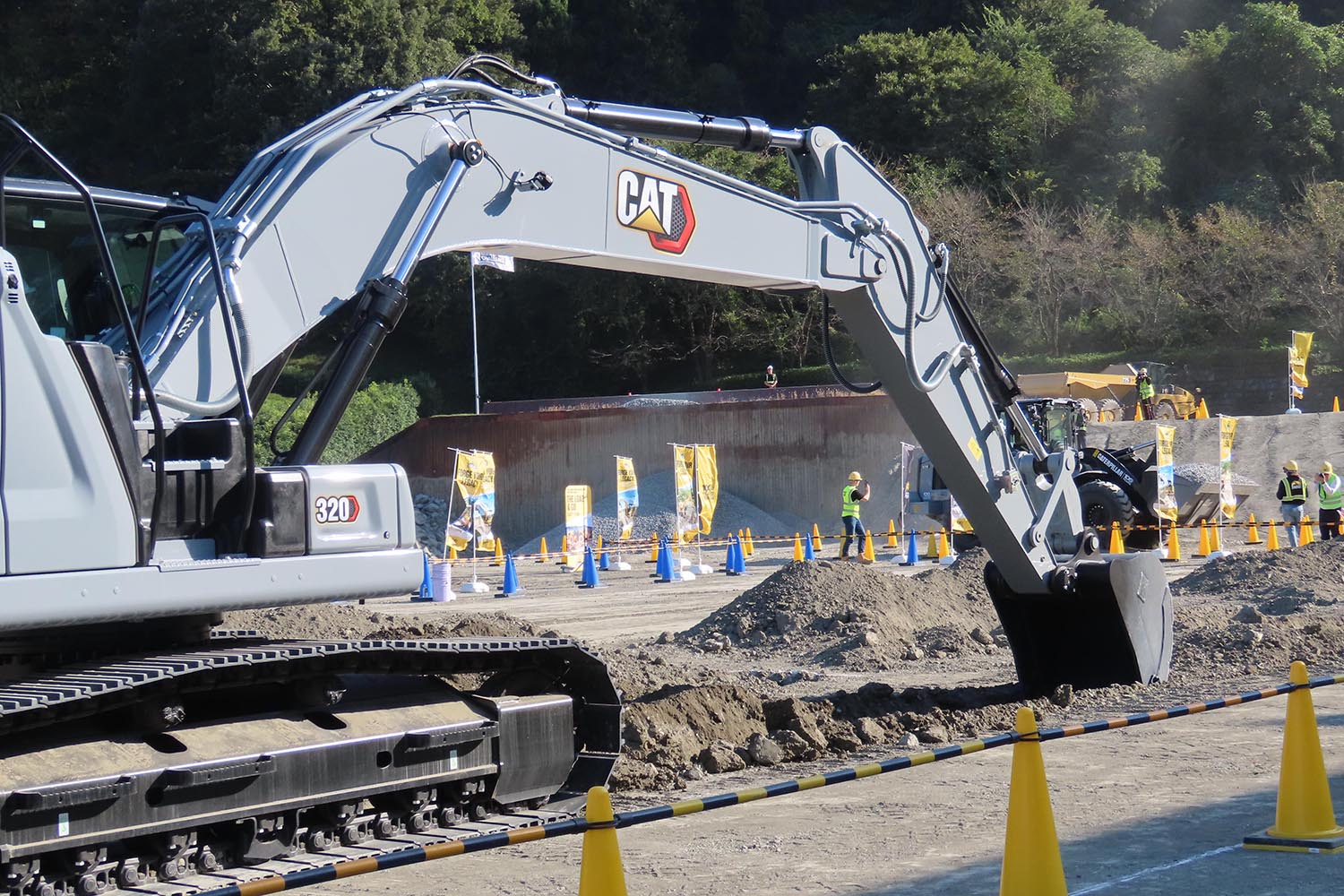 油圧ショベルによる溝掘削