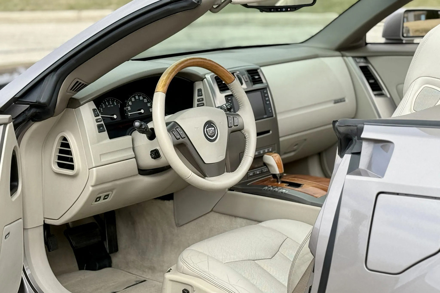 メルセデス・ベンツ SLの対抗馬を目指したキャデラックXLR 〜 画像4