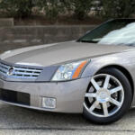 【画像】街中の注目度では間違いなく勝っていた！　メルセデス・ベンツSLのガチライバル車「キャデラックXLR」はもっと評価されていいクルマ!! 〜 画像12