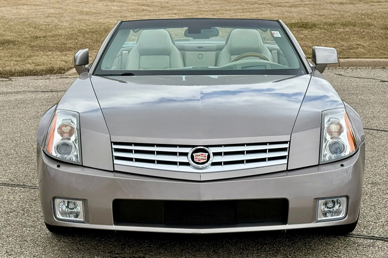 メルセデス・ベンツ SLの対抗馬を目指したキャデラックXLR