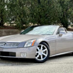 【画像】街中の注目度では間違いなく勝っていた！　メルセデス・ベンツSLのガチライバル車「キャデラックXLR」はもっと評価されていいクルマ!! 〜 画像21