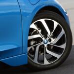 履き替え銘柄も少なくて苦労するけどなぜ採用する？　「幅狭で大径のタイヤ」を採用する電動車がいるワケ