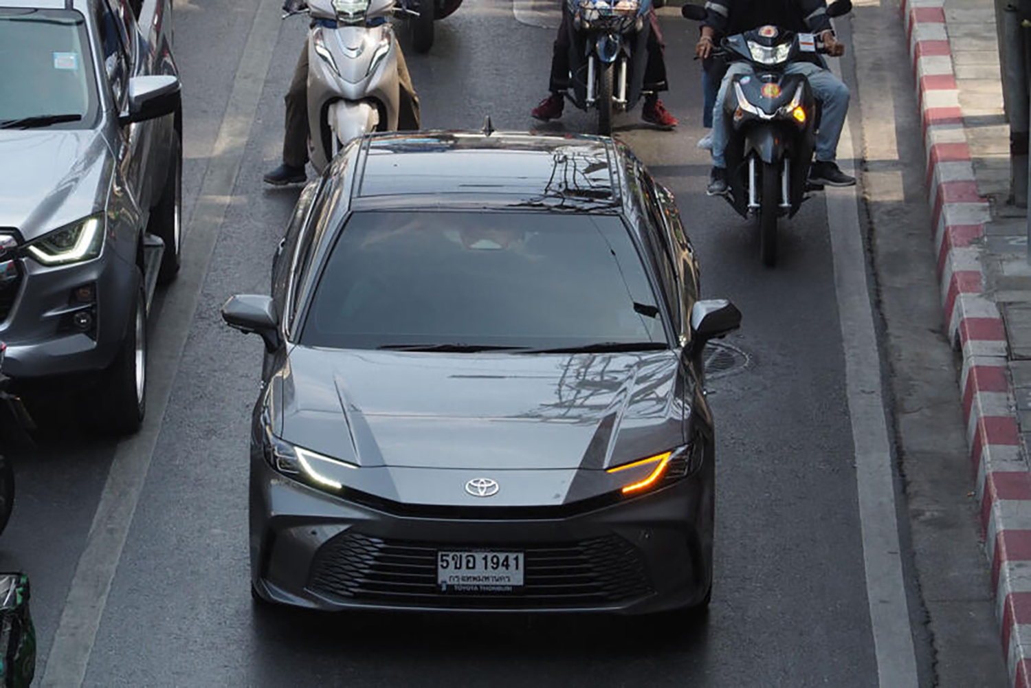 バンコク市街を走るカムリ 〜 画像1