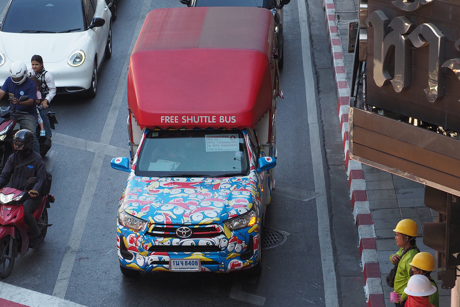 日本資本のディスカウントストアの送迎バス 〜 画像7