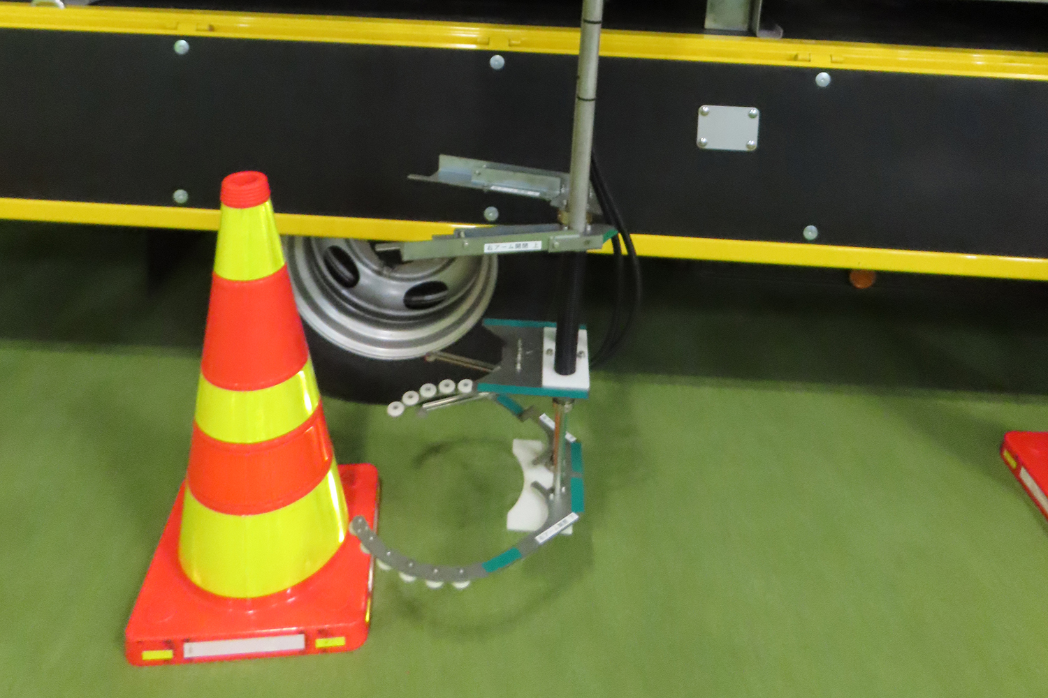 高速道路に置かれるカラーコーンの設置事情 〜 画像4