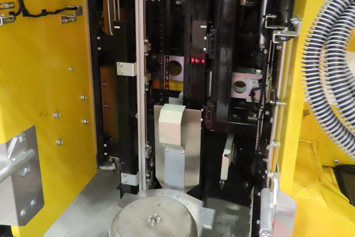 高速道路に置かれるカラーコーンの設置事情 〜 画像7