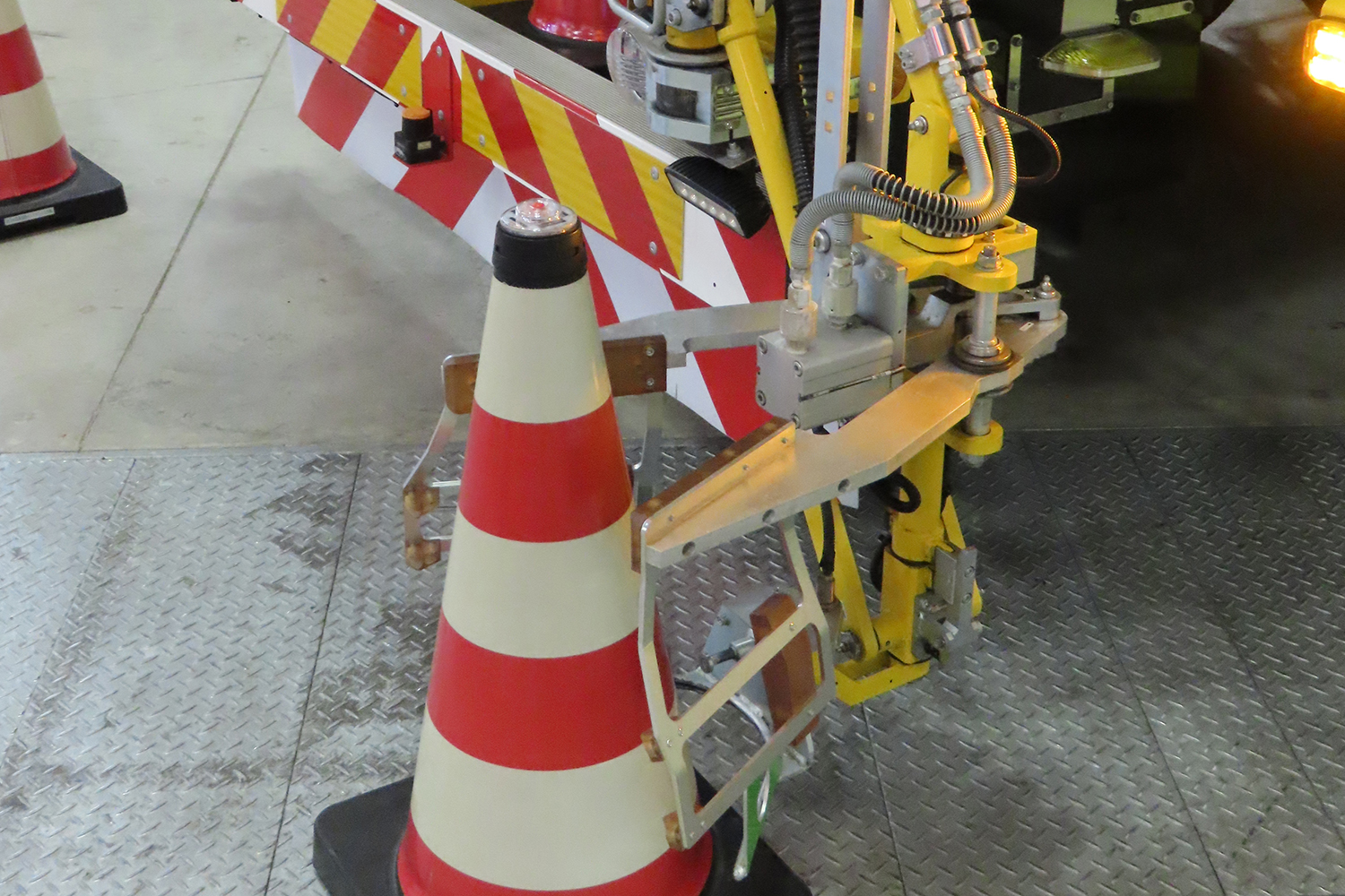 高速道路に置かれるカラーコーンの設置事情 〜 画像9