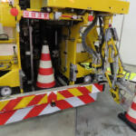 高速道路の工事規制で使われるカラーコーンは設置も回収も「手」って危険すぎるだろ！　というわけで自動化……に取り組むもなかなか難しい課題だった