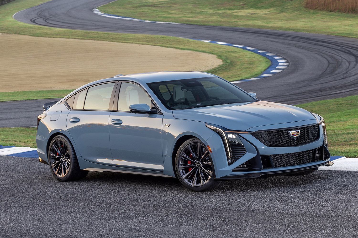 キャデラック CT5-V ブラックウイングのフロントスタイリング