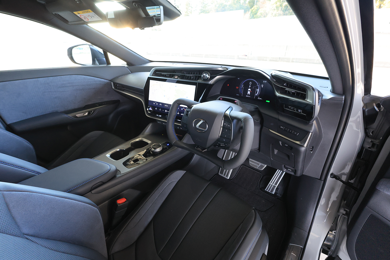 ステア・バイ・ワイヤを採用したレクサスRZのインテリア 〜 画像9