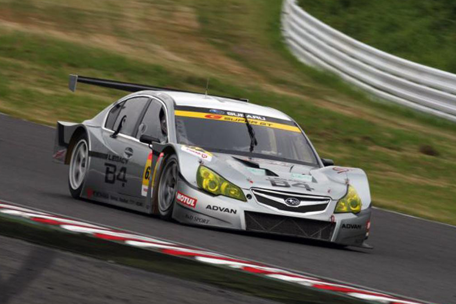 GT300クラスを走るレガシィB4