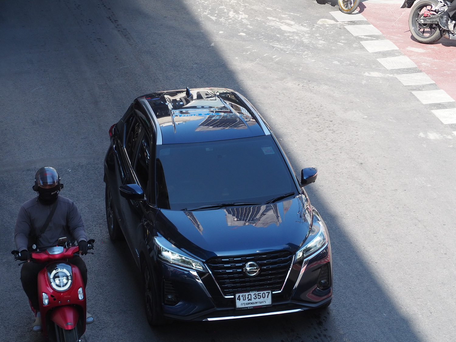 バンコクを走る日産キックス