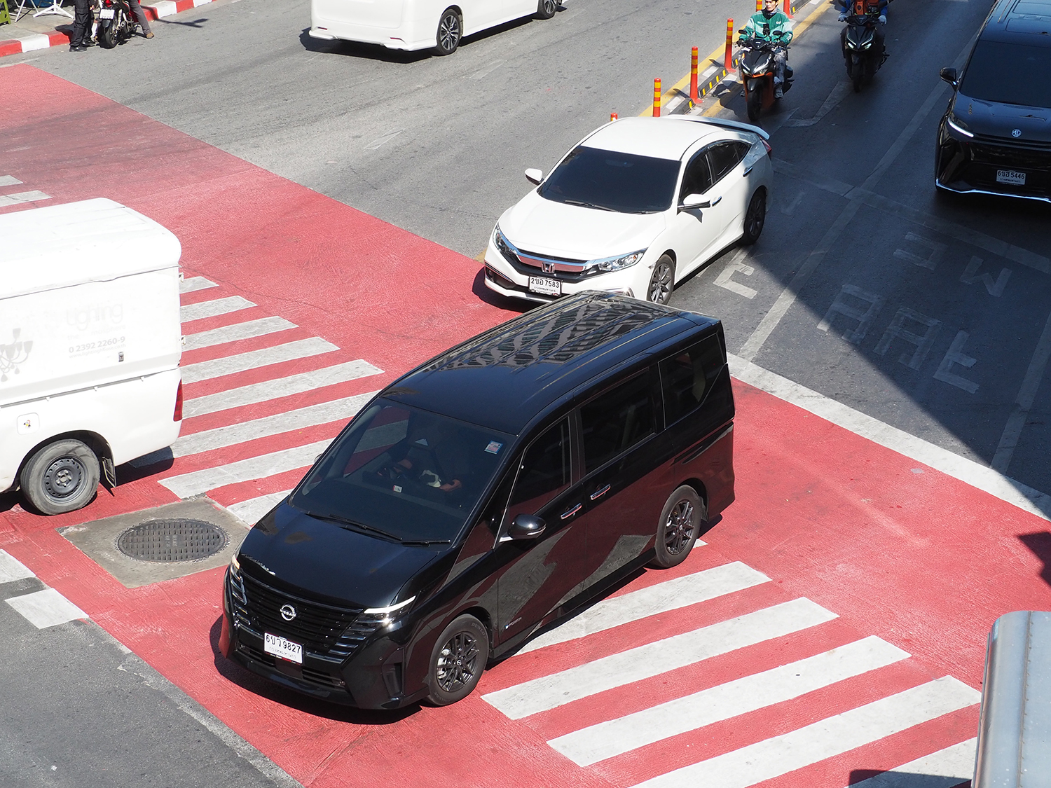 バンコクを走る日産セレナ