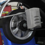 【画像】タイヤ交換後のホイールバランスの取り方には２種類があった！　「センター取り」と「ピッチ取り」って何がどう違う？ 〜 画像5